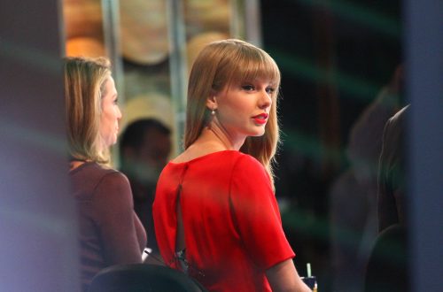 Poročna obleka Taylor Swift: Razkrivamo vse podrobnosti in modne namige o najbolj pričakovani obleki desetletja. Bo Taylor izbrala minimalizem ali dramatičen glamur?