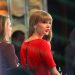 Poročna obleka Taylor Swift: Razkrivamo vse podrobnosti in modne namige o najbolj pričakovani obleki desetletja. Bo Taylor izbrala minimalizem ali dramatičen glamur?